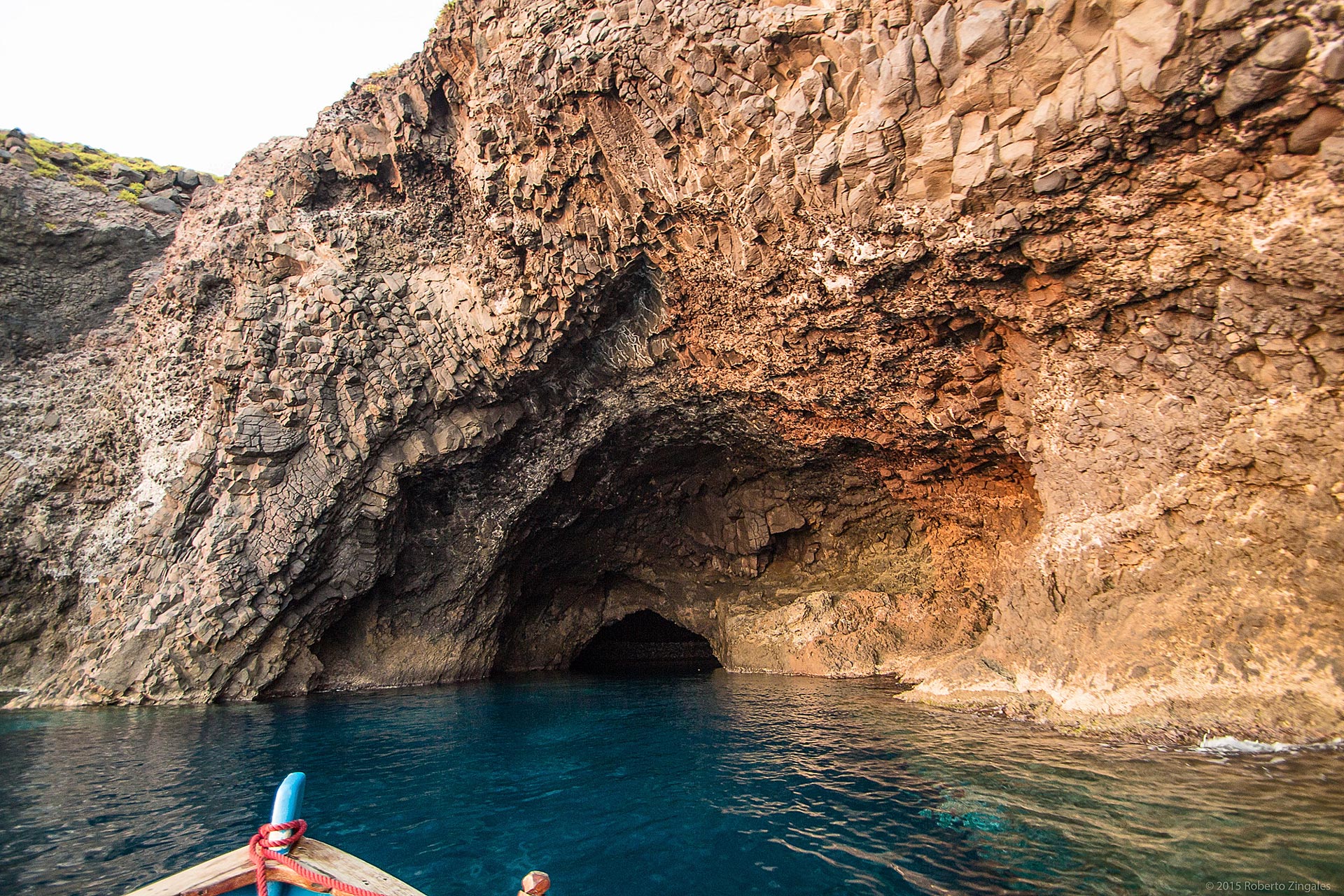 La grotta del bue marino a filicudi. Foto di Roberto Zingales 2019 copyright